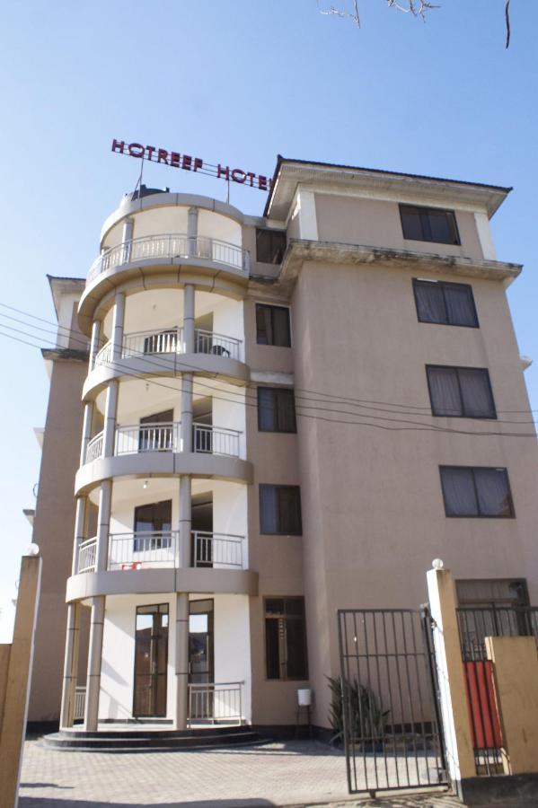 Hotreef Airport Hotel Дар-эс-Саламе Экстерьер фото