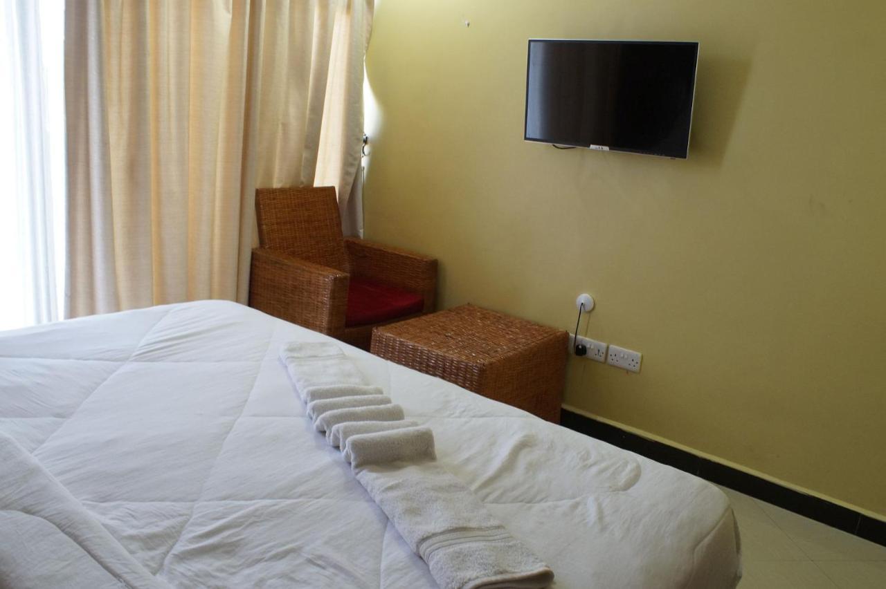 Hotreef Airport Hotel Дар-эс-Саламе Экстерьер фото