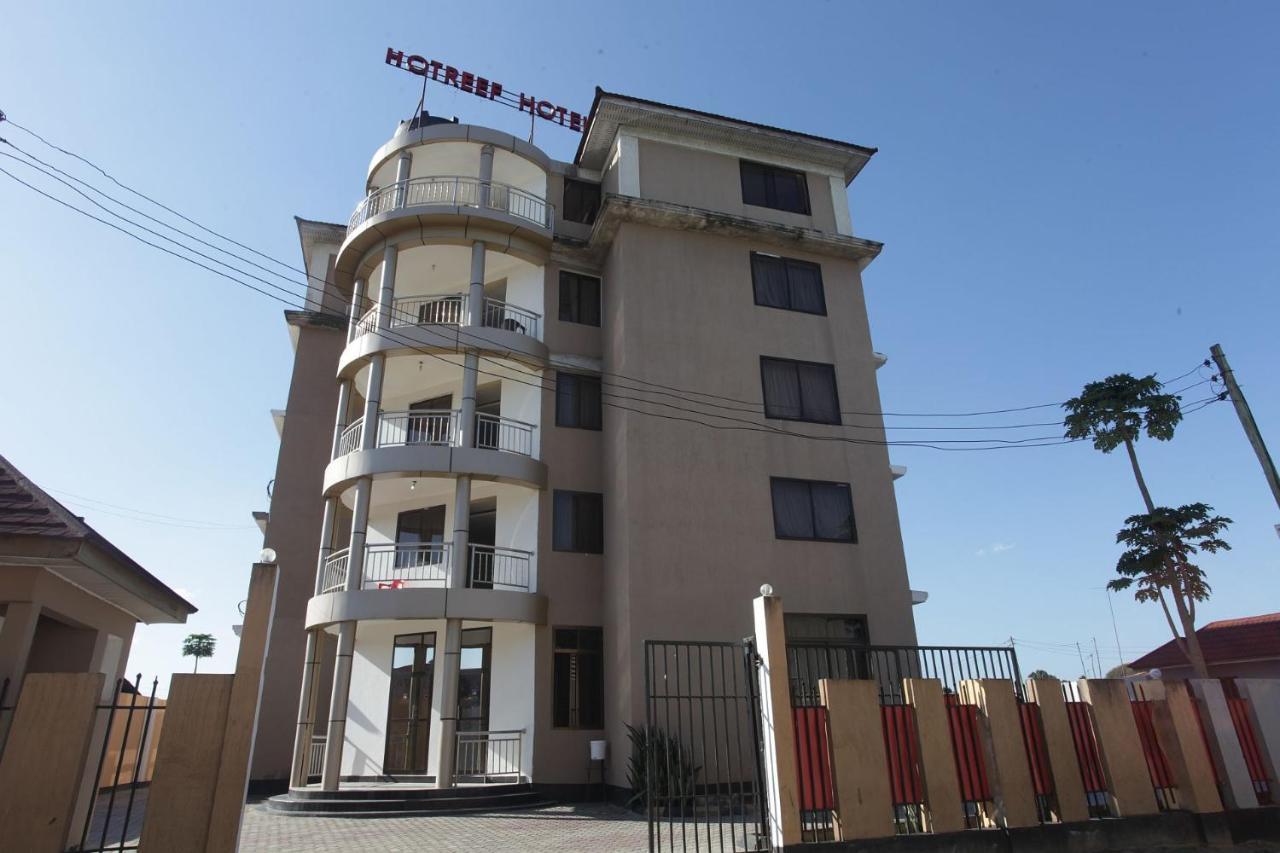 Hotreef Airport Hotel Дар-эс-Саламе Экстерьер фото