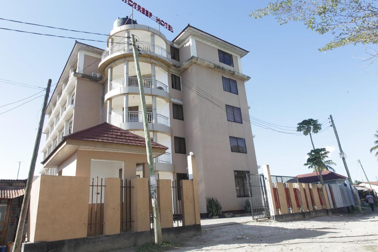 Hotreef Airport Hotel Дар-эс-Саламе Экстерьер фото