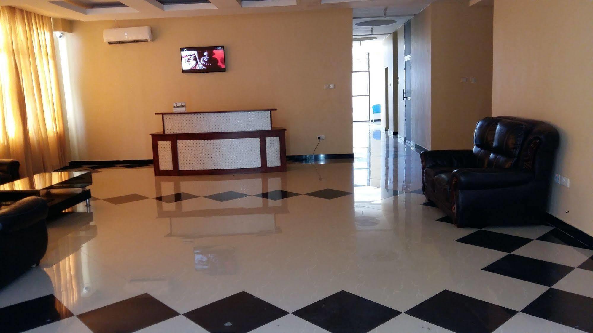Hotreef Airport Hotel Дар-эс-Саламе Экстерьер фото