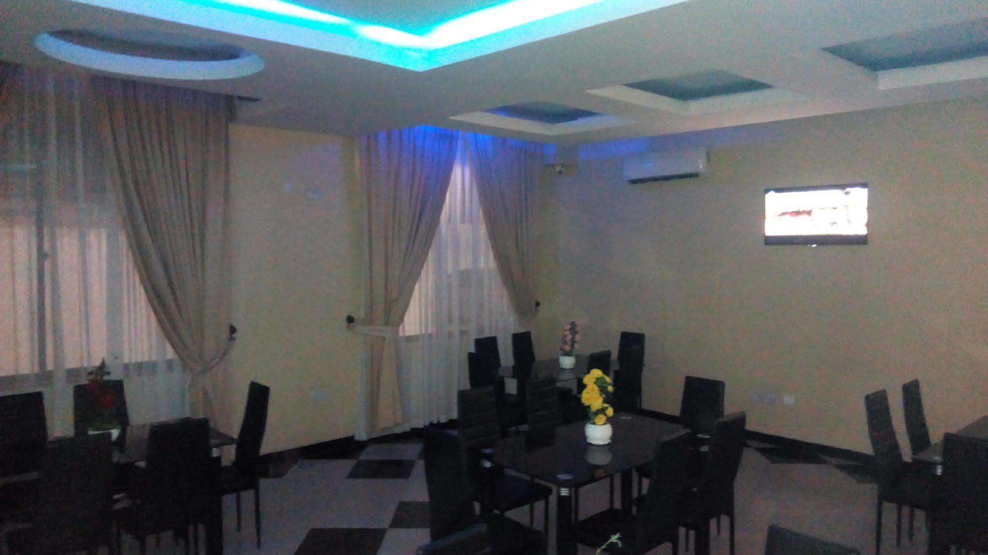 Hotreef Airport Hotel Дар-эс-Саламе Экстерьер фото